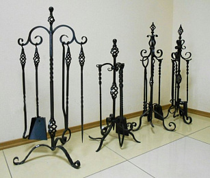 Дровницы и каминные принадлежности